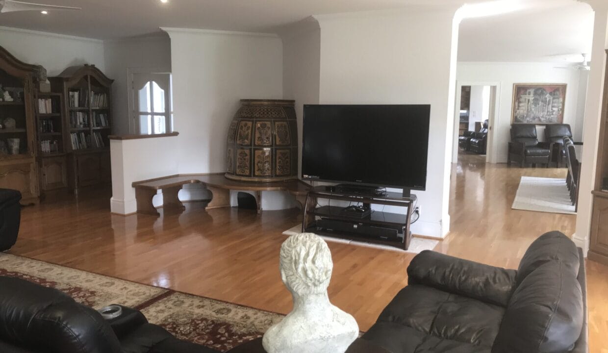 299C076E-0F2E-42C7-B1A8-B6313FF67380