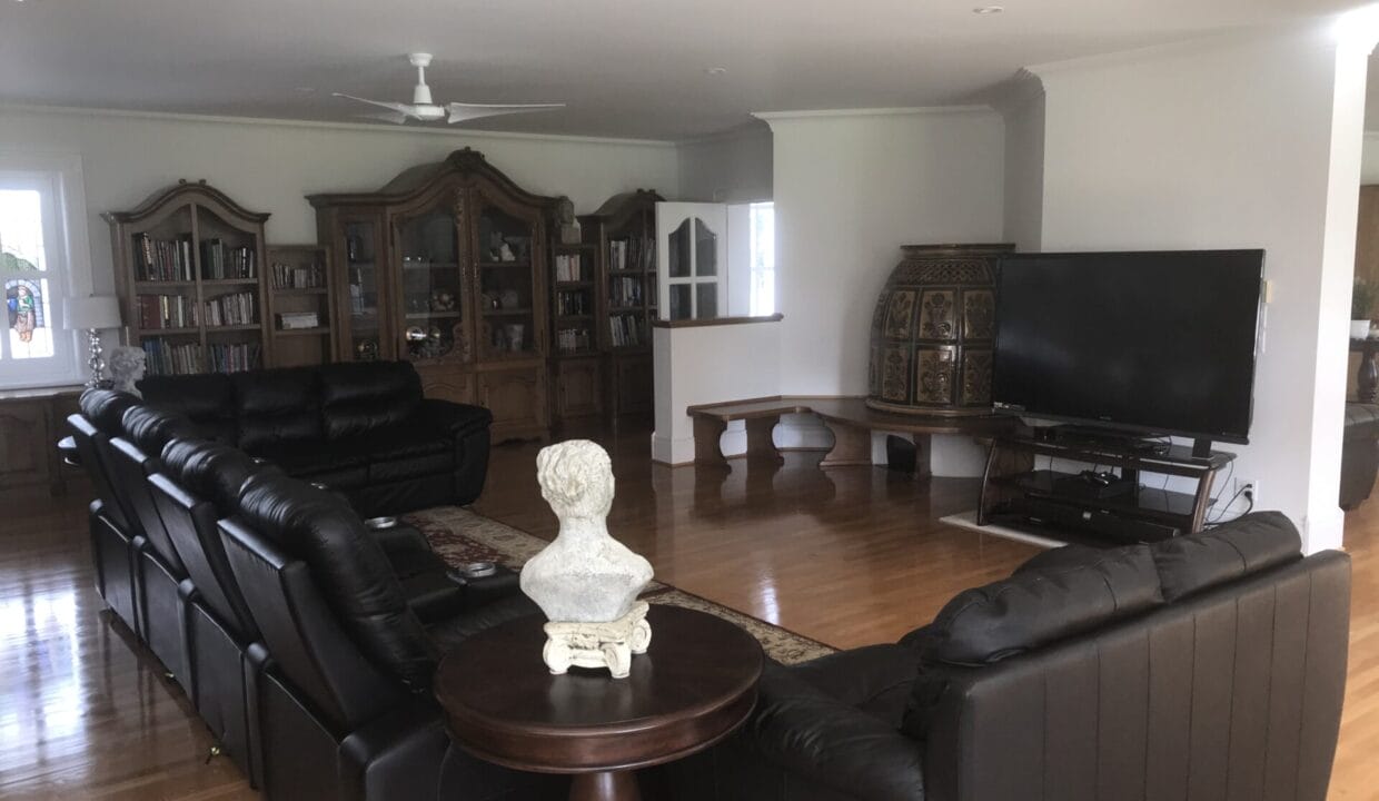 6F37F502-025A-4886-AE3E-094302E194DA