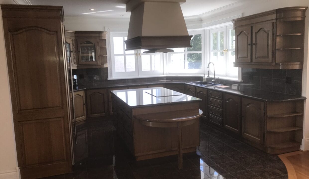 AE7099EF-6CCD-4D35-B9D4-54ADC136A3EF