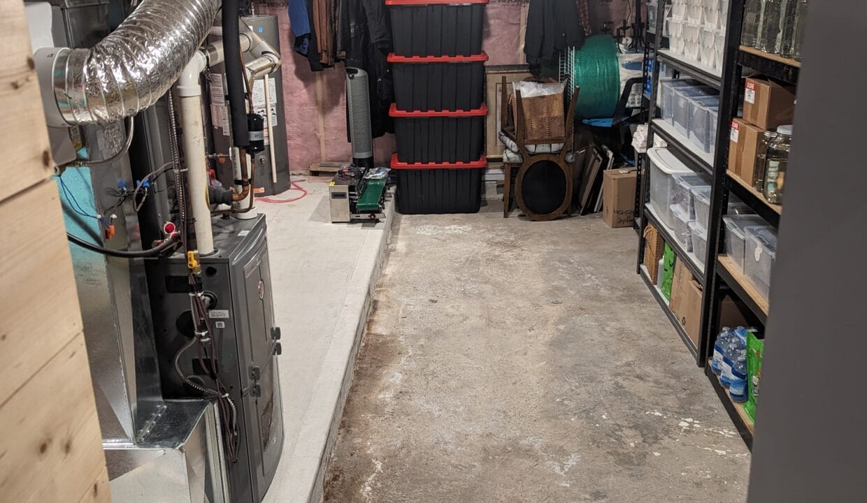 UTILITY ROOM #18