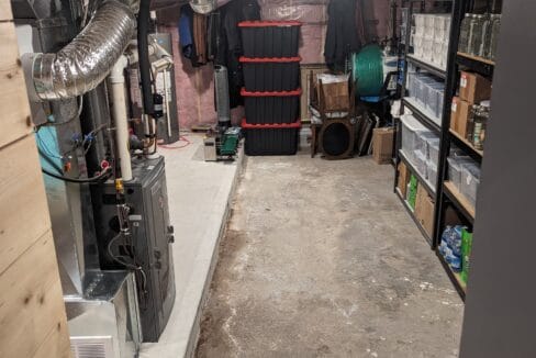 UTILITY ROOM #18
