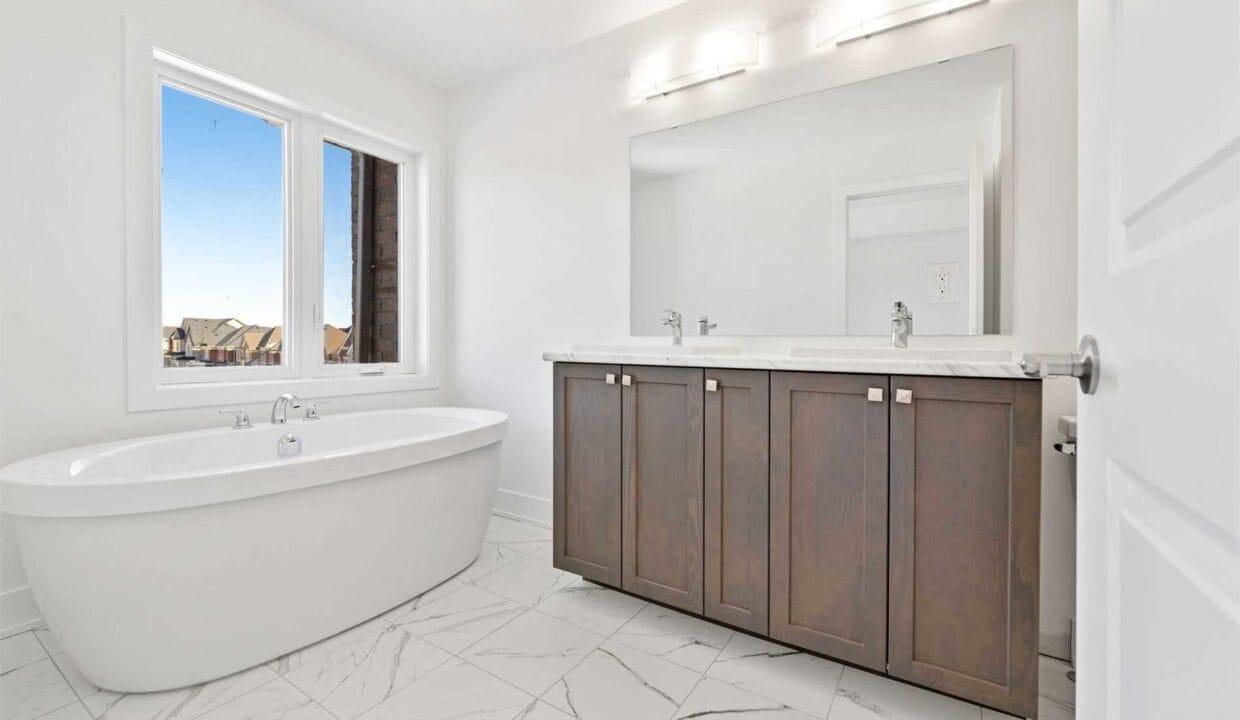 32-elkington-crescent-whitby-E5937497-4