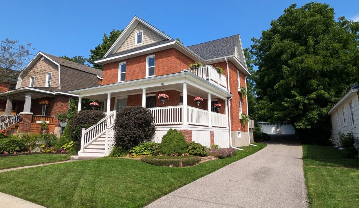 260_Colborne_Front4