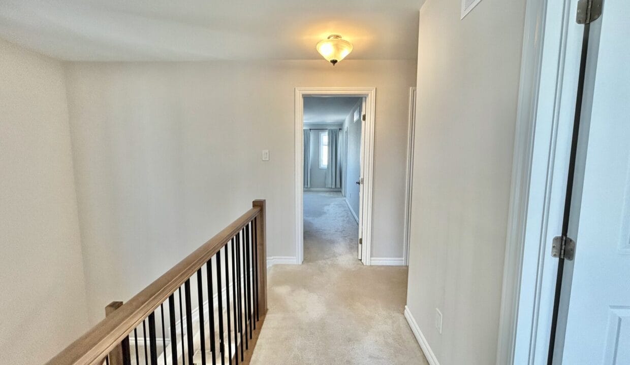 11 MasterBedroomEntrance2