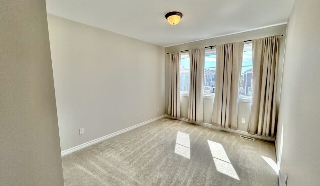 18 Guest Bedroom1