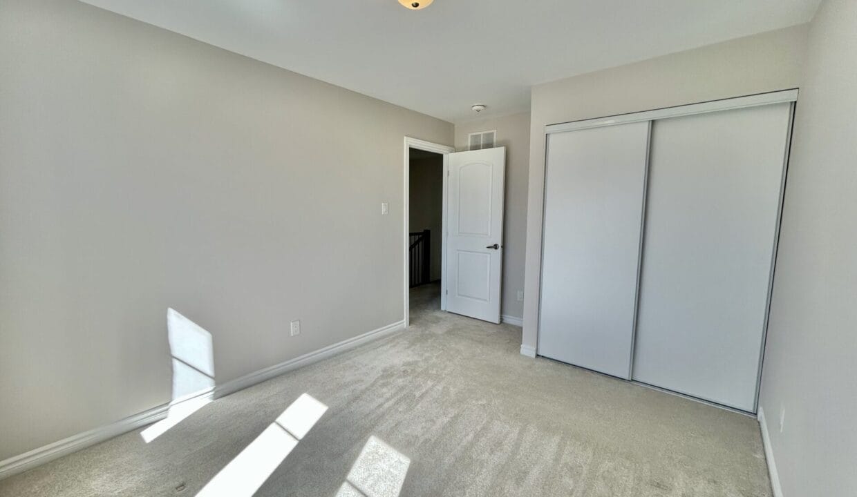 18 Guest Bedroom2
