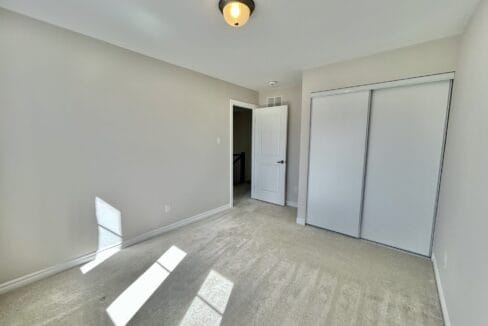 18 Guest Bedroom2