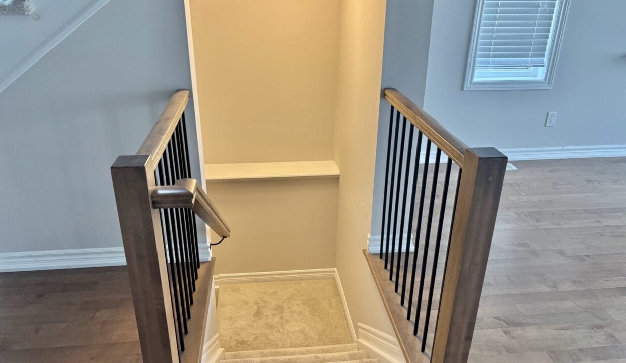 19 StairsIntoBaement