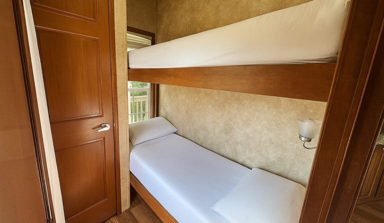 BUNKS-2-Godfrey-11