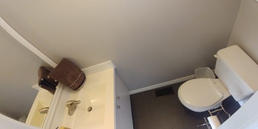 Bathroom Mainfloor