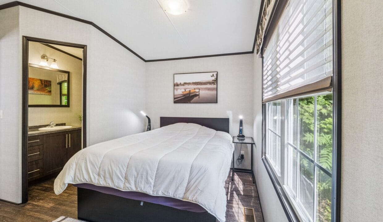 Primary Bedroom-min