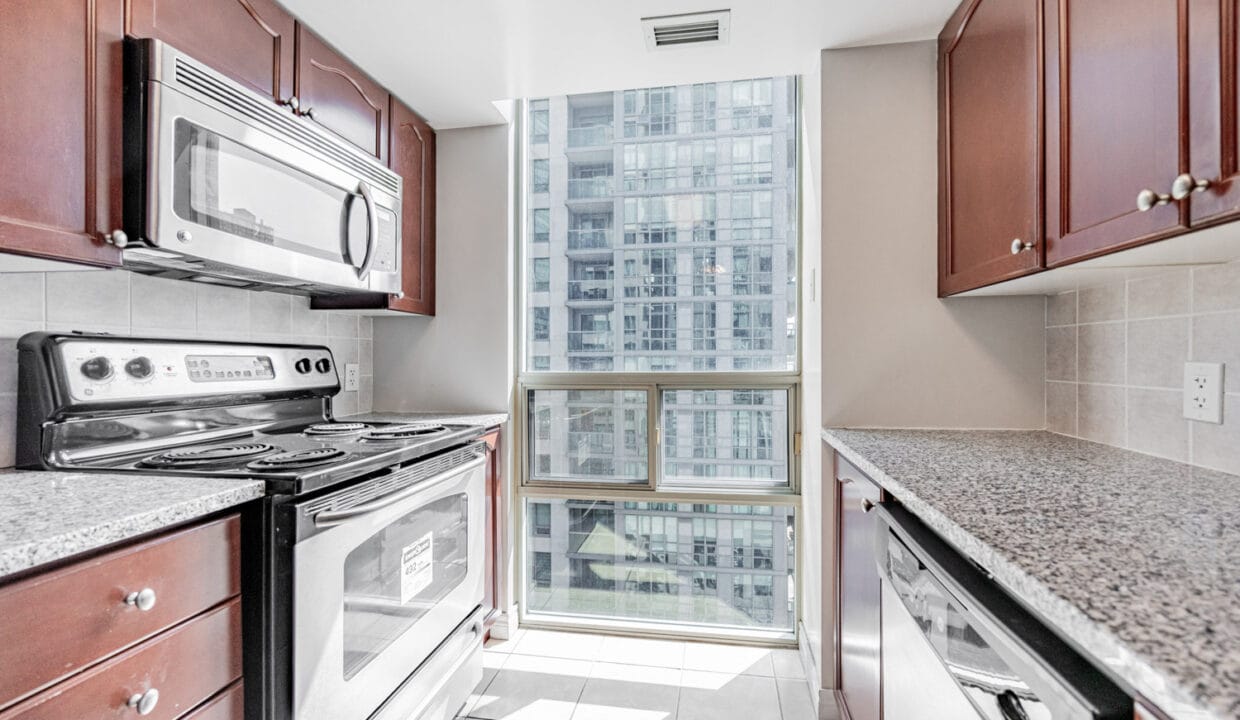 mls_1-4.kitchen2
