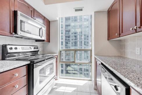 mls_1-4.kitchen2