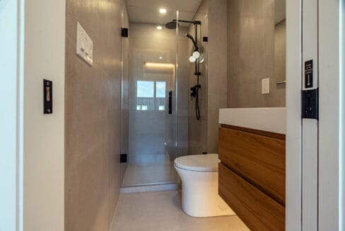 10 - Bathroom 1