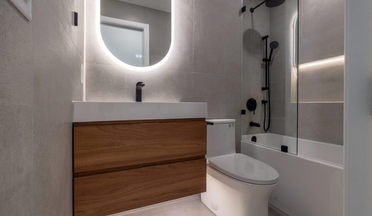11 - Bathroom 2