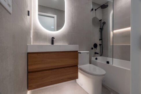 11 - Bathroom 2