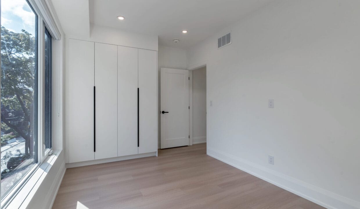 15 - Main Bedroom 2