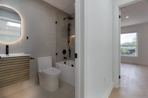 21.1 - Bathroom 3