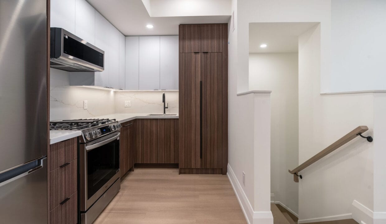 4 - Kitchen_Stairs