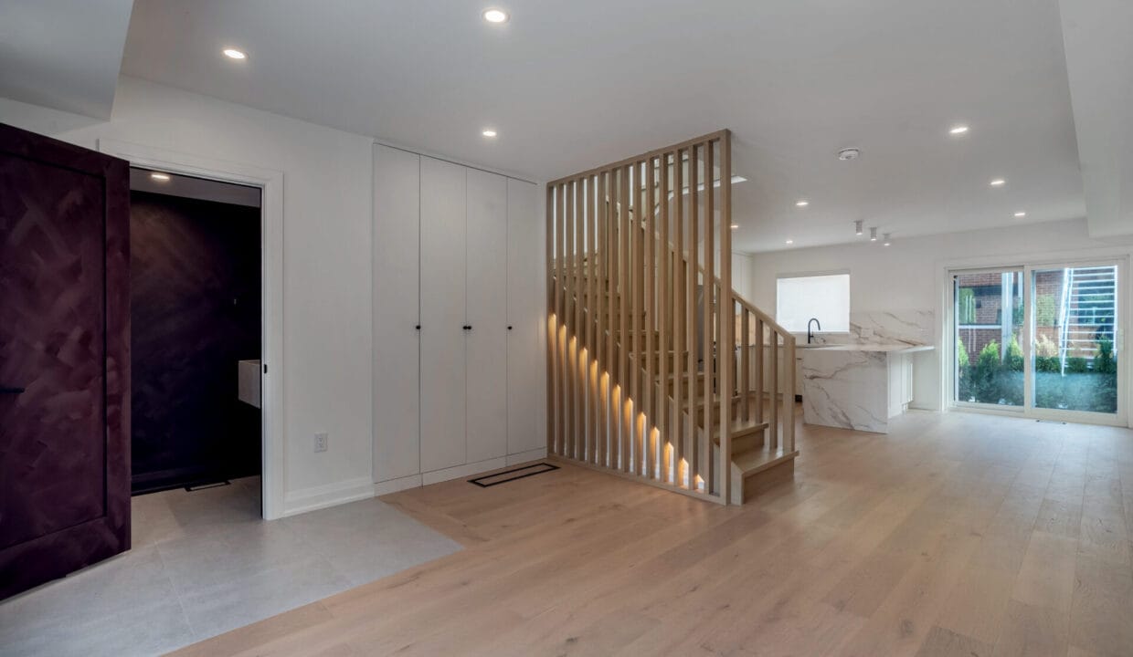 5 - Living Entrance 3