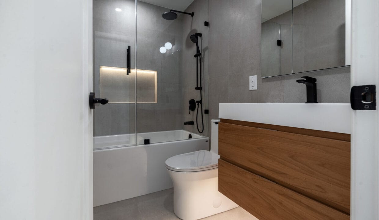 9 - Bathroom 1