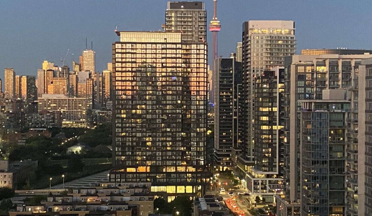 CN Tower evening vu