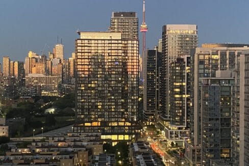 CN Tower evening vu
