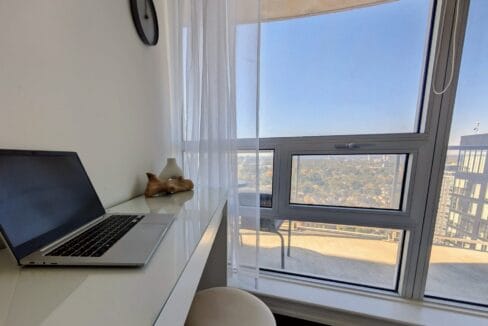 PXL_20250928_160021660.RAW-01.COVER~2