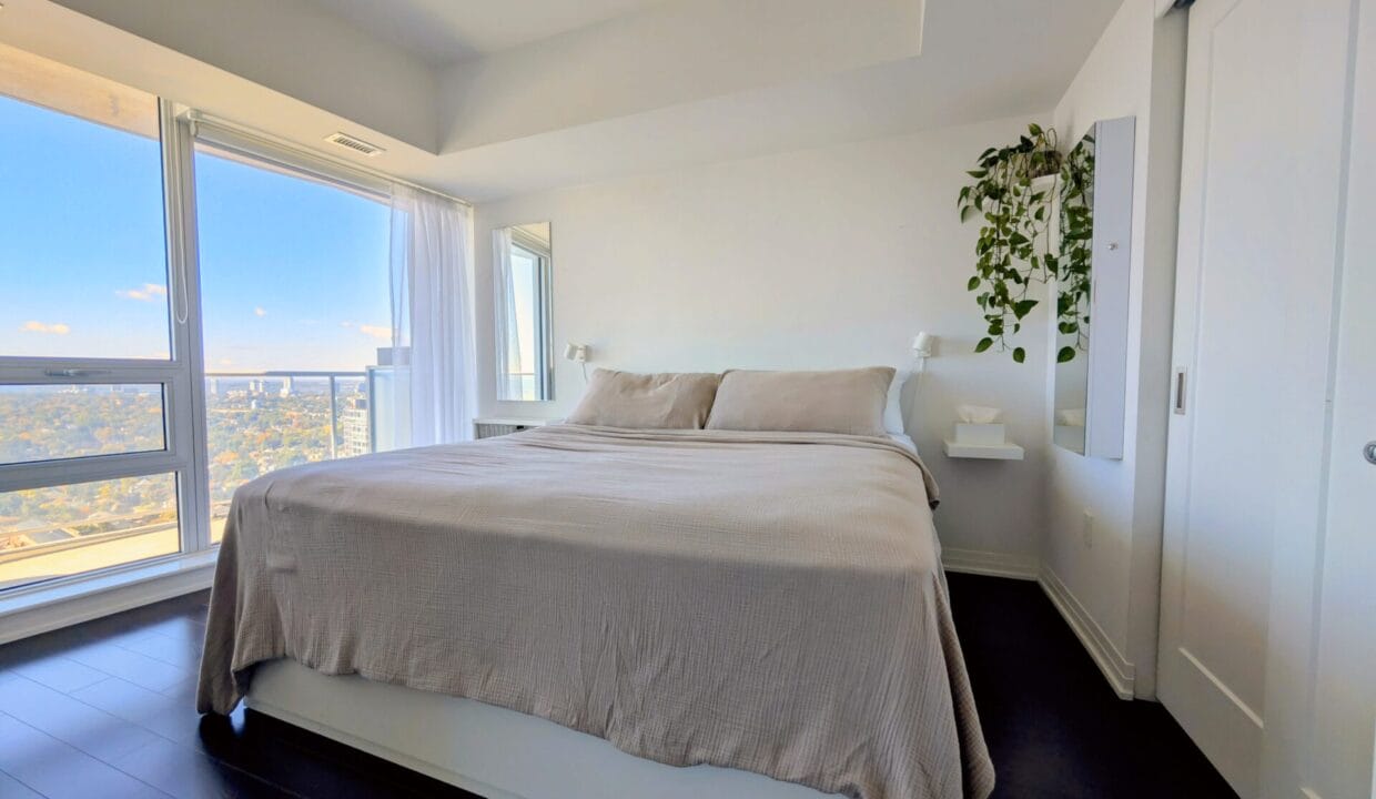 PXL_20250928_160507990.RAW-01.COVER~2