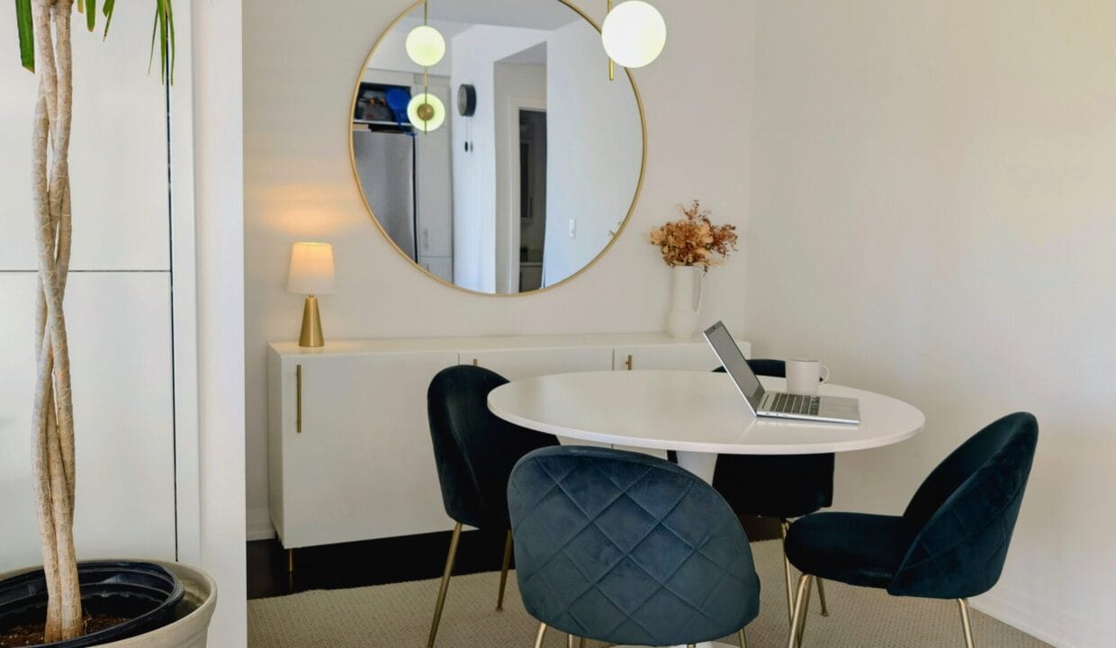 PXL_20250928_221417442.RAW-01.COVER~2