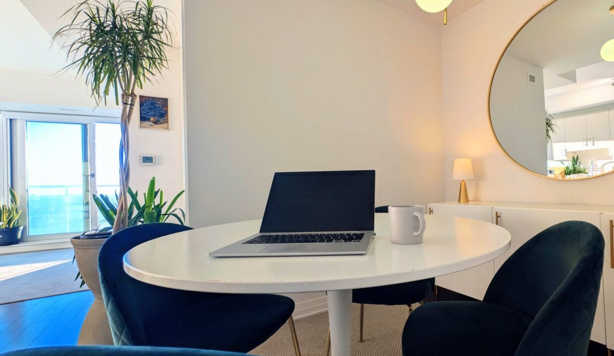 PXL_20250928_221515590.RAW-01.COVER~2