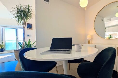 PXL_20250928_221515590.RAW-01.COVER~2