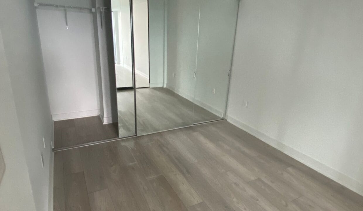 H72920-708_Closet_2025-09-22