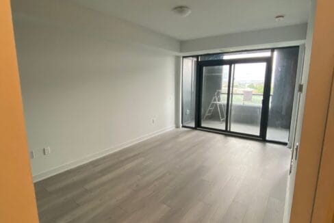 H72920-708_Living_2025-09-22